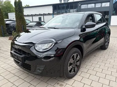 Neu Fiat 600 Business 110 PS (80 kW) 2026 Schwarz SUV