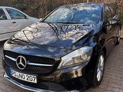 Gebraucht Mercedes A180 Style 122 PS (89 kW) 2017 Schwarz Limousine