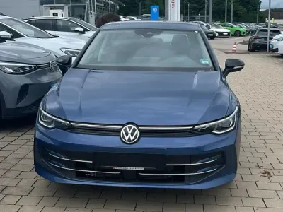Gebraucht VW Golf VIII Goal 150 PS (110 kW) 2024 Blau Limousine