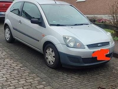Begagnad Ford Fiesta Style 60 HK (44 kW) 2007 Silver Halvkombi