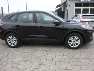 Second-hand Ford Kuga Cool & Connect 150 CP (110 kW) 2024 Negru SUV