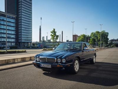 Jaguar XJ8