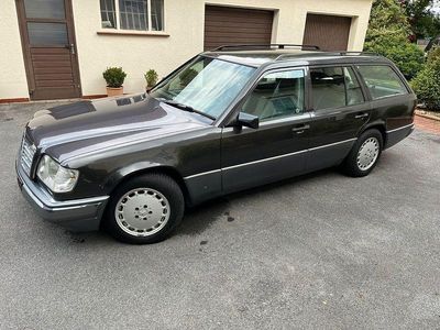 Schwarz Gebraucht 1994 Mercedes E320 Kombi | 11.990 €