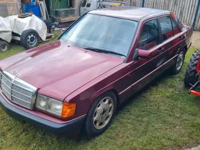 Gebraucht Mercedes 190 Avantgarde 109 PS (80 kW) 1992 Rot Limousine