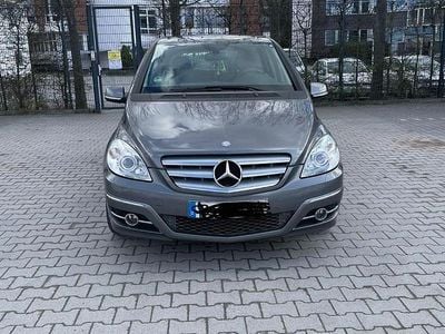 Usata Mercedes B200 136 CV (100 kW) 2011 Grigio Monovolume
