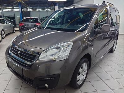 Braun Gebraucht 2017 Peugeot Partner Tepee Allure Van / Kleinbus | 7.980 € (Fairer Preis)