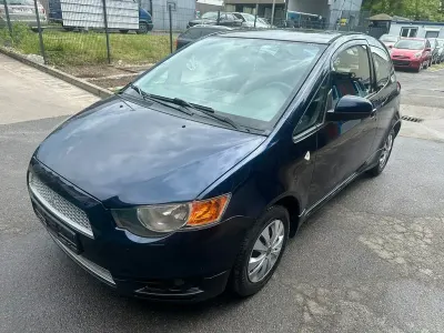 Begagnad Mitsubishi Colt 95 HK (69 kW) 2012 Blå Halvkombi
