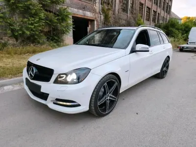 Gebraucht Mercedes 220 170 PS (125 kW) 2011 Weiß Kombi