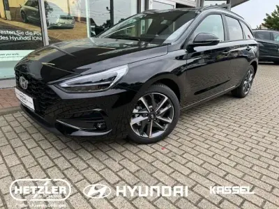Gebraucht Hyundai i30 Advantage 140 PS (102 kW) 2024 Abyss black / mic Kombi