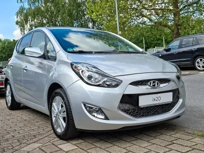 Gebraucht Hyundai ix20 125 PS (91 kW) 2014 Silber Kleinwagen
