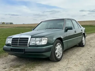 Second-hand Mercedes E300 178 CP (130 kW) 1990 Verde Berlinǎ