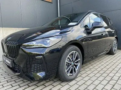 Neu BMW 220 Active Tourer 170 PS (125 kW) 2026 Schwarz Van / Kleinbus