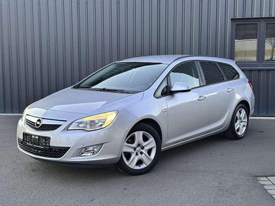 Gebraucht Opel Astra Design Edition 125 PS (91 kW) 2012 Argon silber/ice silver (m2) Kombi