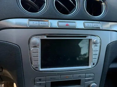 Gebraucht Ford S-MAX 140 PS (102 kW) 2026 Silber Van / Kleinbus