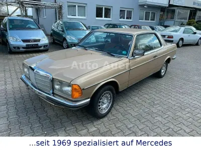 Gebraucht Mercedes 230 136 PS (100 kW) 1982 Gold Coupé