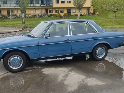 Gebraucht Mercedes 300 88 PS (64 kW) 1983 Blau Limousine