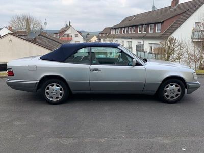 Gebraucht Mercedes E200 136 PS (100 kW) 1996 Silber Cabrio