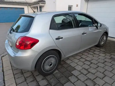 Gebraucht Toyota Auris 101 PS (74 kW) 2009 Grau Kleinwagen