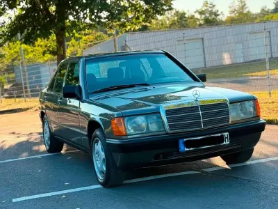 Gebraucht Mercedes 190 122 PS (89 kW) 1982 Grün Limousine