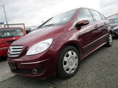 Gebraucht Mercedes B180 109 PS (80 kW) 2006 Rot Van / Kleinbus