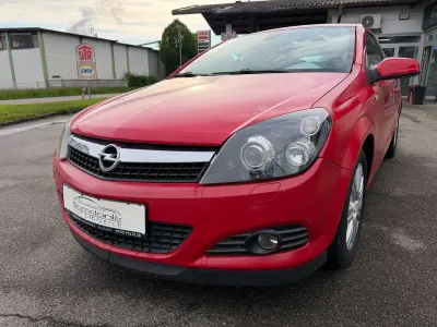 Używany Opel Astra GTC Innovation 116 KM (85 kW) 2009 Czerwony Hatchback
