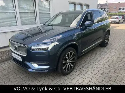 Gebraucht Volvo XC90 Plus 235 PS (172 kW) 2023 Denim blue metallic (metallic) SUV