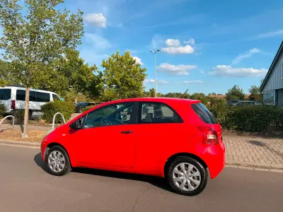 Gebraucht Toyota Yaris 69 PS (50 kW) 2007 Rot Kleinwagen