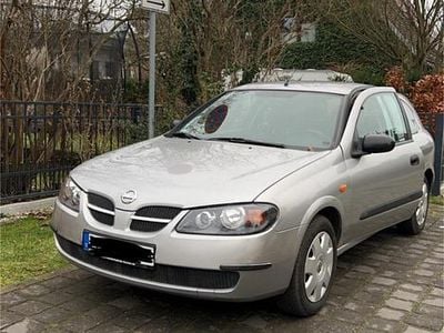 Nissan Almera