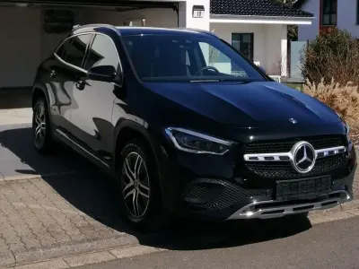 Używany Mercedes GLA200 Progressive 163 KM (119 kW) 2020 Czarny SUV