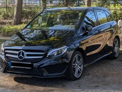 Gebraucht Mercedes B180 AMG line 109 PS (80 kW) 2018 Schwarz Van / Kleinbus