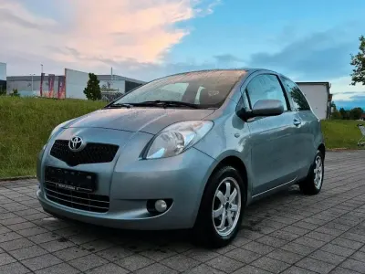 Gebraucht Toyota Yaris 70 PS (51 kW) 2008 Grau Kleinwagen