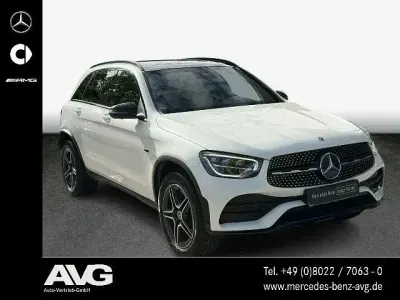 Używany Mercedes GLC300e AMG line 320 KM (235 kW) 2021 Biały SUV