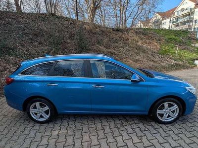 Gebraucht Hyundai i30 Premium 136 PS (100 kW) 2017 Blau Kombi