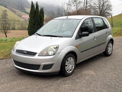 Silber Gebraucht 2007 Ford Fiesta Limousine | 1.800 € (Etwas zu teuer)
