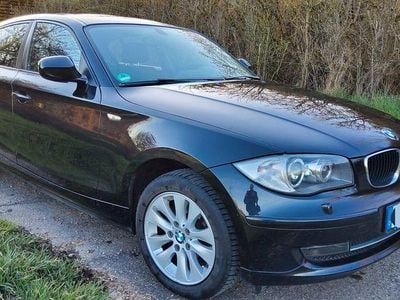 Gebraucht BMW 116 Lifestyle 122 PS (89 kW) 2011 Schwarz Kleinwagen