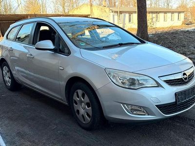 Gebraucht Opel Astra 125 PS (91 kW) 2011 Silber Kombi