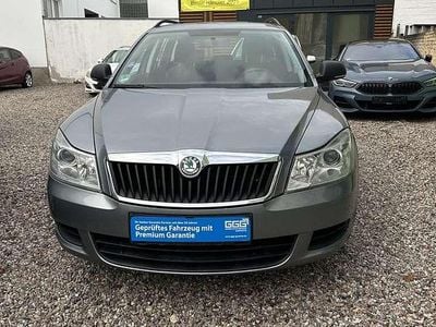 Grau Gebraucht 2013 Skoda Octavia Ambition Kombi | 5.949 € (Guter Preis)