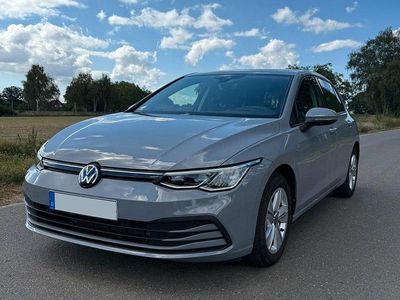 Grau Gebraucht 2024 VW Golf Life Limousine | 22.900 € (Guter Preis)