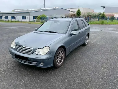 Gebraucht Mercedes 220 150 PS (110 kW) 2005 Blau Kombi