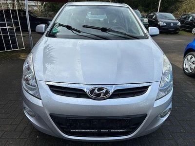 Gebraucht Hyundai i20 Comfort 77 PS (56 kW) 2010 Silber Kleinwagen