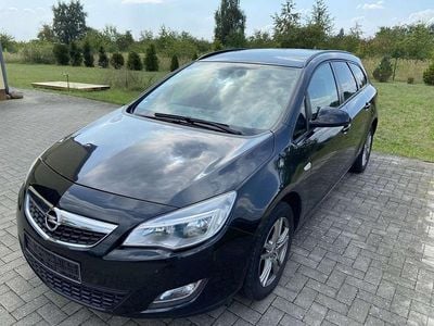 Gebraucht Opel Astra Design Edition 110 PS (80 kW) 2011 Schwarz Kombi