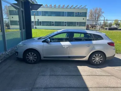 Gebraucht Renault Mégane Expression 110 PS (80 kW) 2012 Silber Limousine