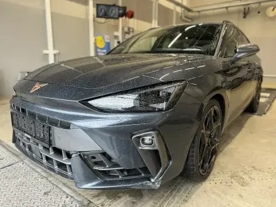 Używany Cupra Leon VZ 333 KM (244 kW) 2025 Szary Kombi