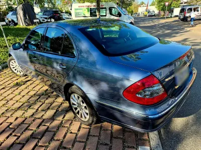 Gebraucht Mercedes E200 184 PS (135 kW) 2006 Blau Limousine