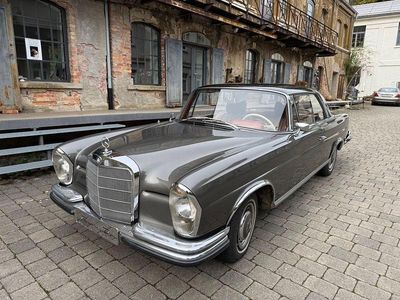 Gebraucht Mercedes 220 120 PS (88 kW) 1962 Grau Coupé