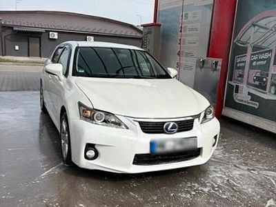 Gebraucht Lexus CT200h 136 PS (100 kW) 2011 Weiß Limousine