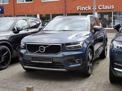 Gebraucht Volvo XC40 Momentum 129 PS (94 kW) 2021 Blau SUV