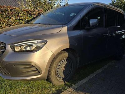 Grau Gebraucht 2022 Mercedes T180 Edition Van / Kleinbus | 21.000 €