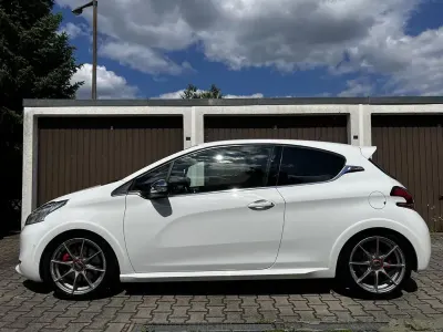 Gebraucht Peugeot 208 GTi 208 PS (152 kW) 2015 Weiß Kleinwagen