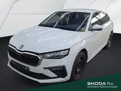 Gebraucht Skoda Scala Essence 116 PS (85 kW) 2025 Moonweiss metallic Kleinwagen